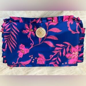 NWT Lilly Pulitzer GWP Pouchette Blue Med Never Ending Summer